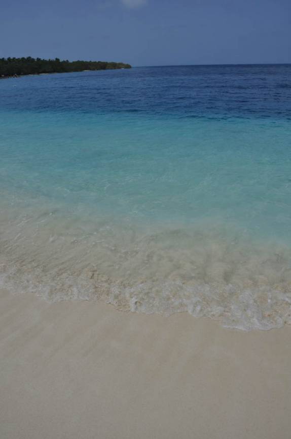 Os muitos tons de azul do mar de Cayo Sombrero, no Parque Nacional Morrocoy, na Venezuela